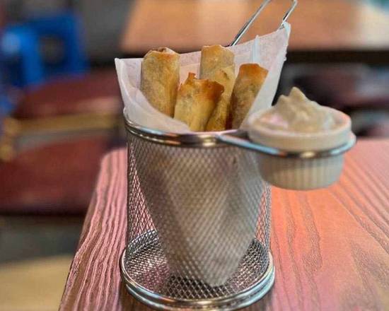 E12. Pocket size Duck Spring Rolls 一口鴨肉春卷
